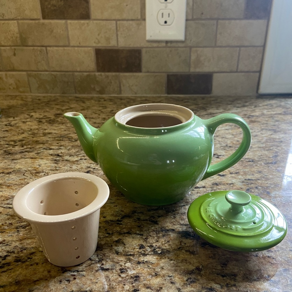 Le Creuset Teapot with Infuser in Kiwi